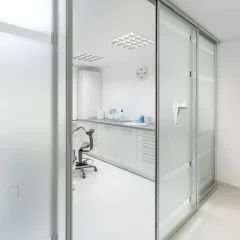 Usi glisante separator spatiu